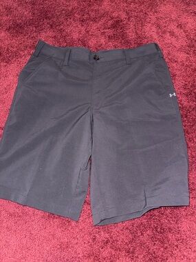 Men’s under armour black golf performance shorts size 36